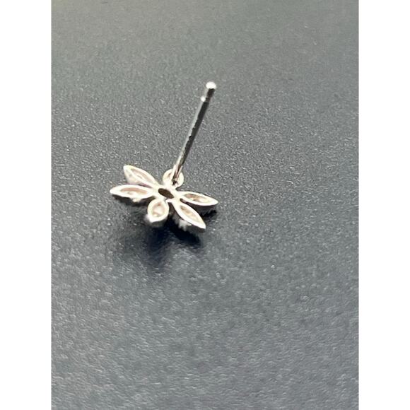 14k White Gold Diamond Vintage Flower Petal Design Stud Earrings - Picture 6 of 9